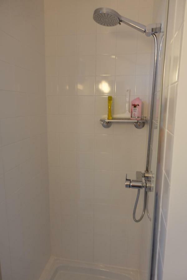 Sunny And Quiet Apartment Париж Екстериор снимка